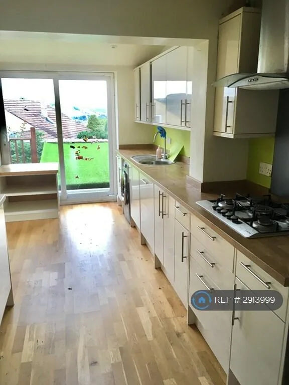 3 bedroom end of terrace house for rent