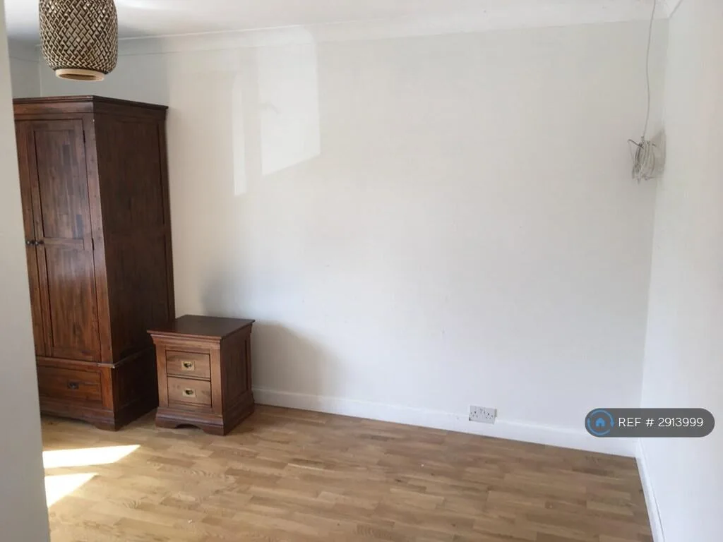3 bedroom end of terrace house for rent