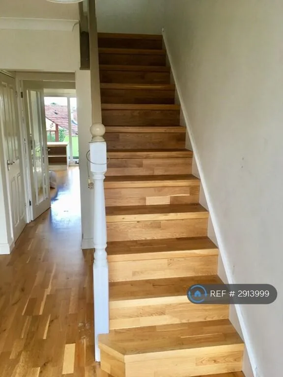 3 bedroom end of terrace house for rent