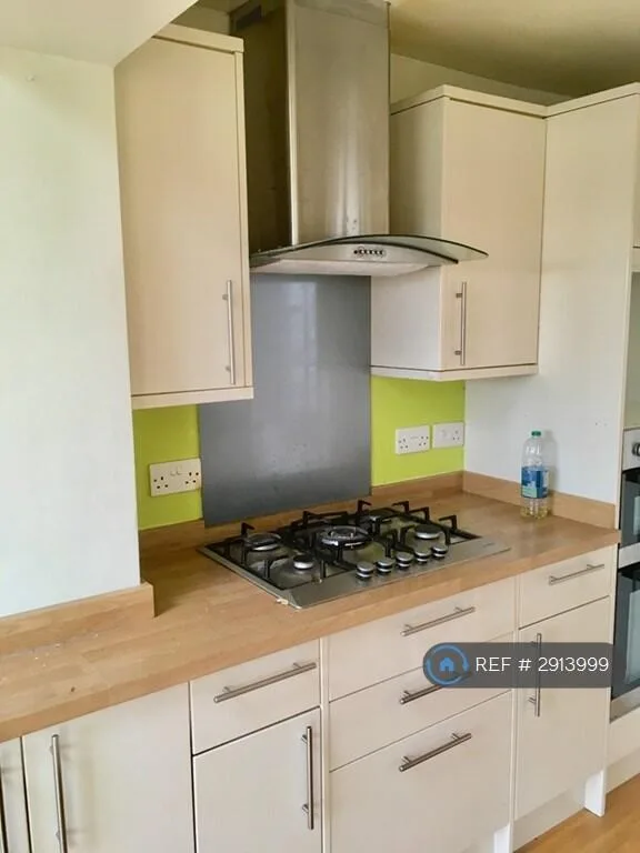 3 bedroom end of terrace house for rent