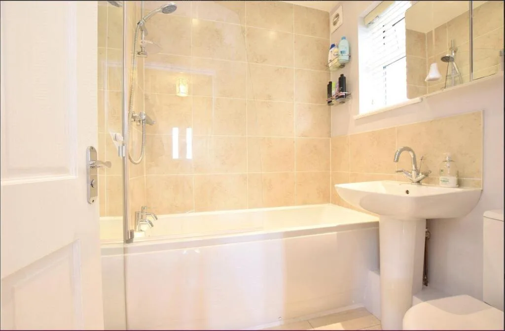 3 bedroom semi-detached house for rent