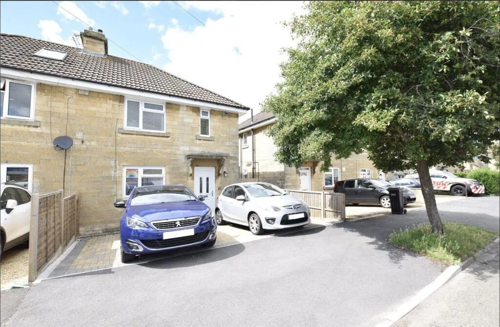 3 bedroom semi-detached house for rent