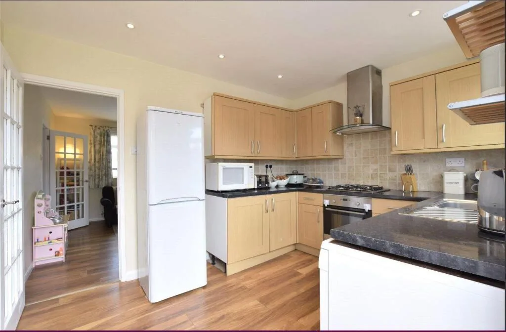 3 bedroom semi-detached house for rent