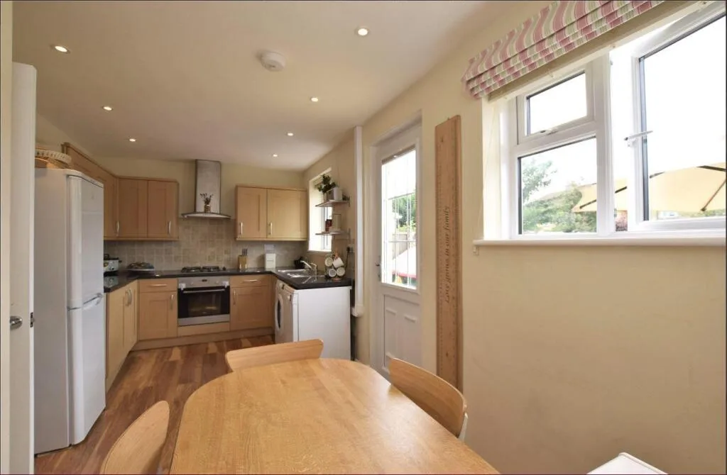 3 bedroom semi-detached house for rent