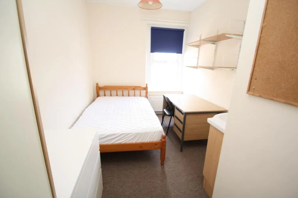 6 bedroom property for rent