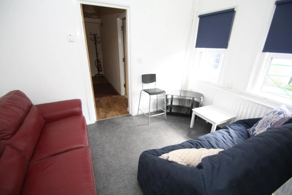 6 bedroom property for rent