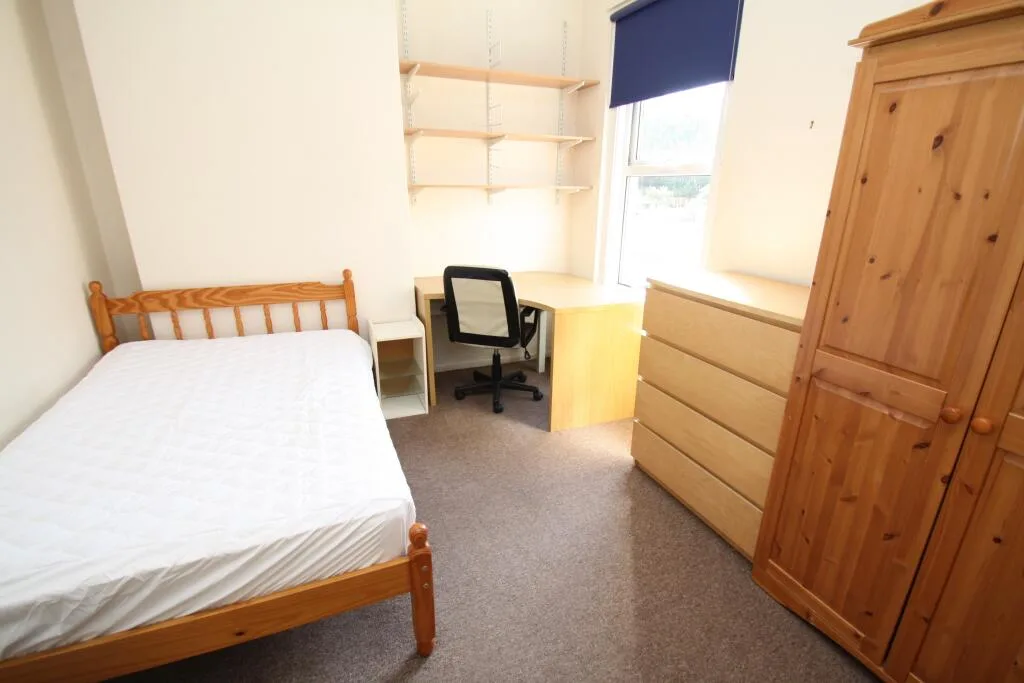 6 bedroom property for rent