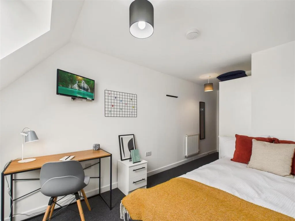 1 bedroom house share for rent