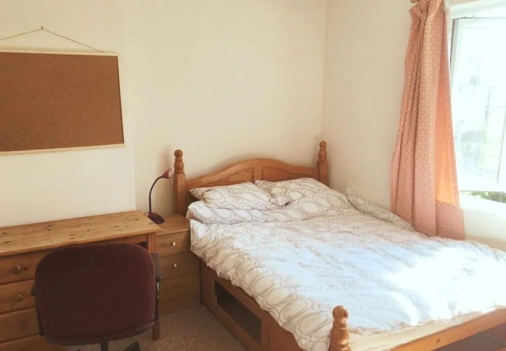 5 bedroom end of terrace house for rent