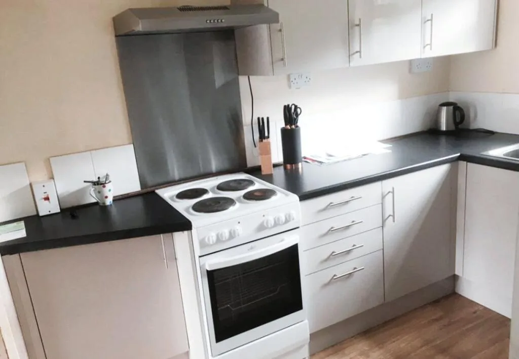 5 bedroom end of terrace house for rent