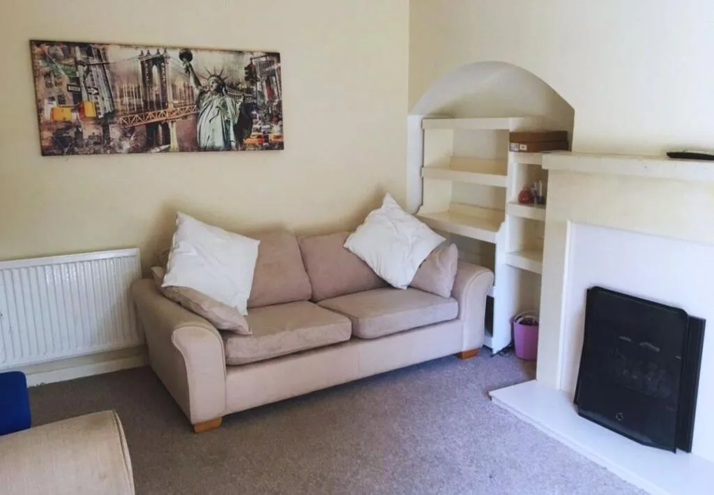 5 bedroom end of terrace house for rent