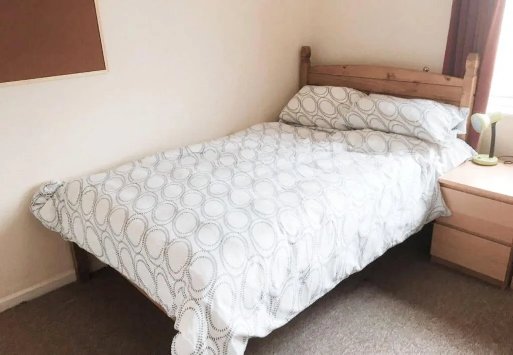 5 bedroom end of terrace house for rent