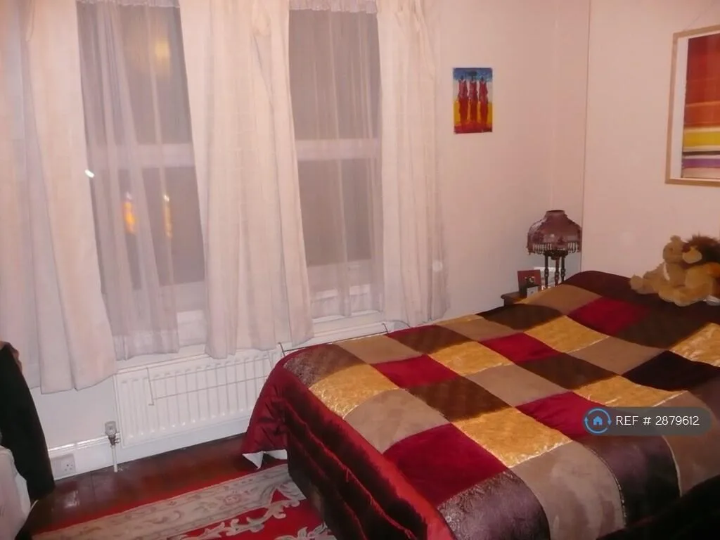 5 bedroom semi-detached house for rent
