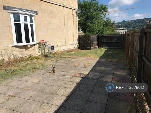 5 bedroom semi-detached house for rent
