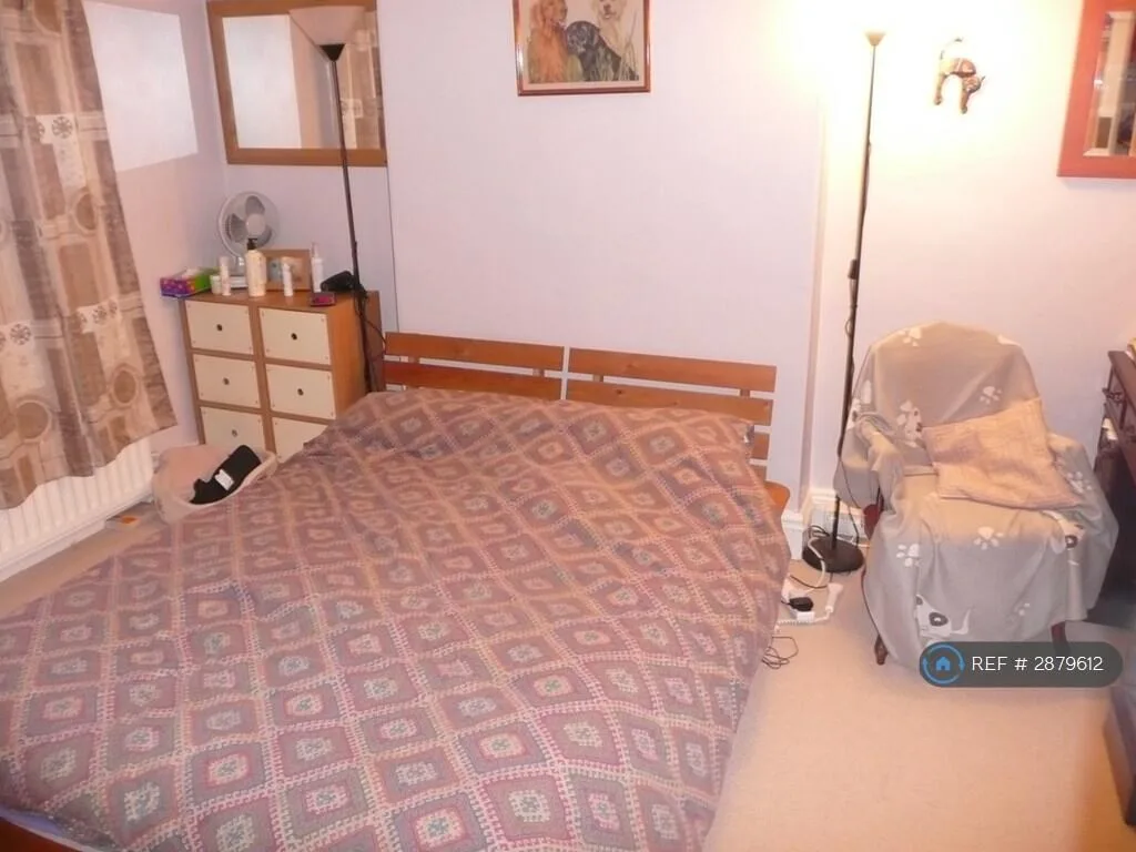 5 bedroom semi-detached house for rent