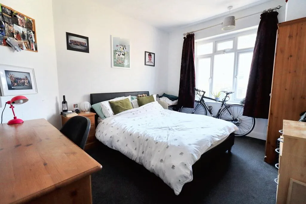 5 bedroom semi-detached house for rent