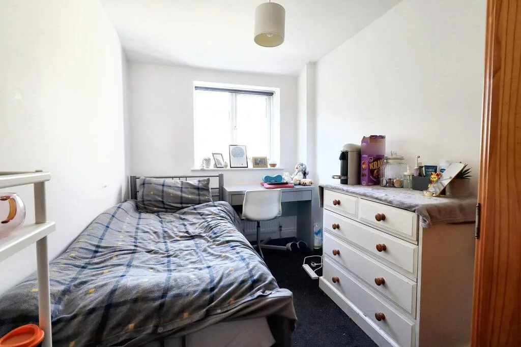 5 bedroom semi-detached house for rent