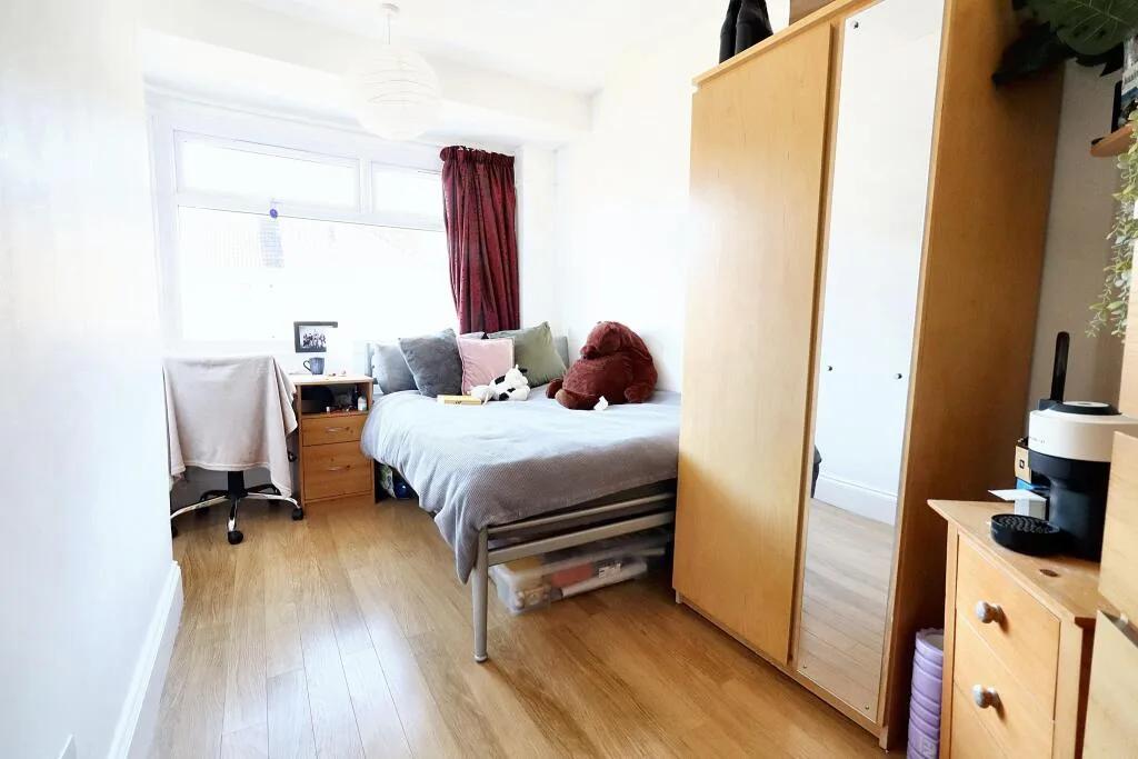 5 bedroom semi-detached house for rent
