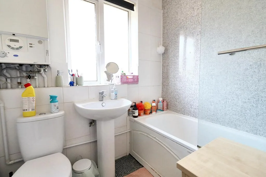 5 bedroom semi-detached house for rent