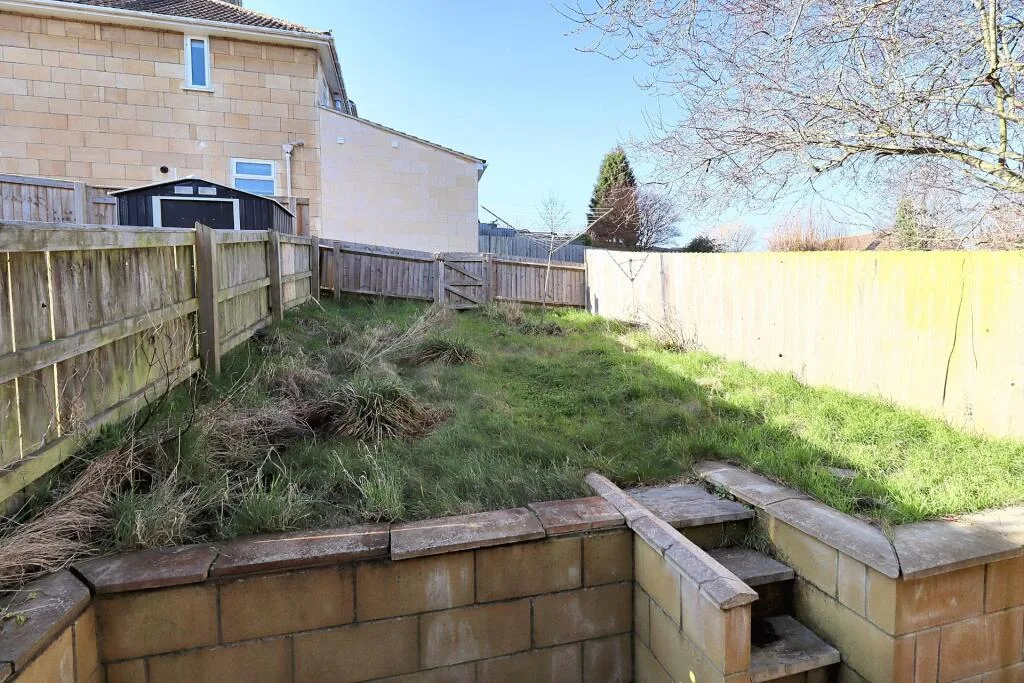5 bedroom semi-detached house for rent