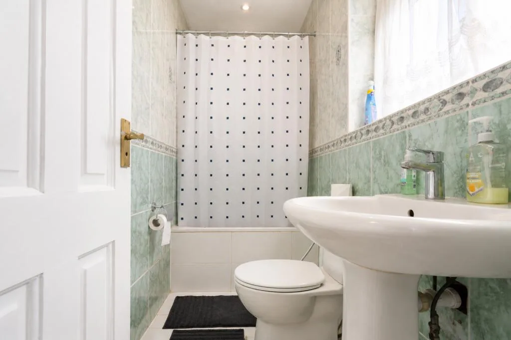 4 bedroom semi-detached house for rent