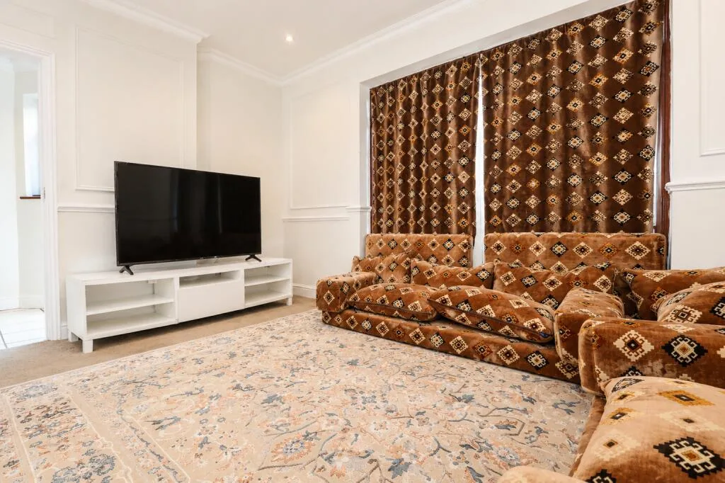 4 bedroom semi-detached house for rent