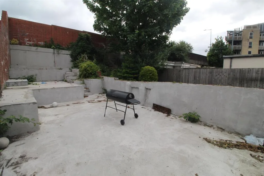 4 bedroom flat for rent