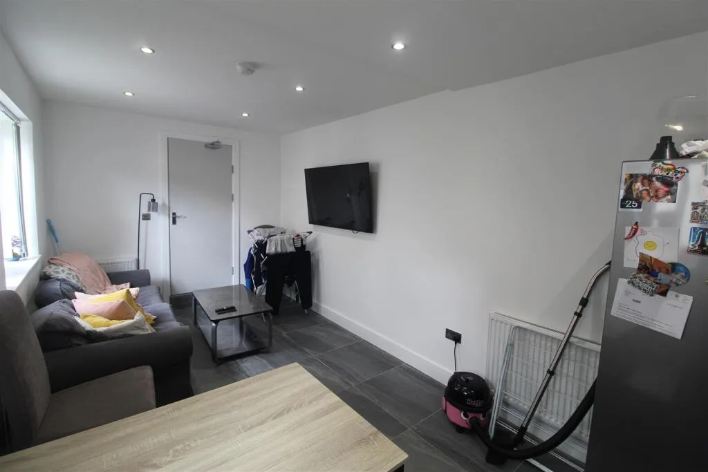 4 bedroom flat for rent
