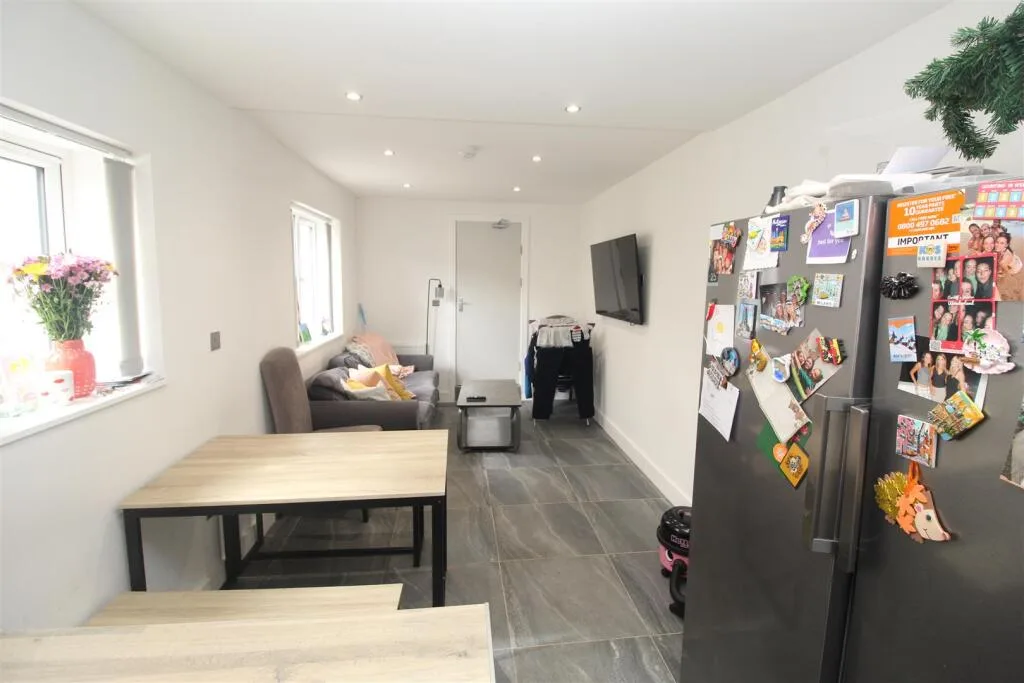 4 bedroom flat for rent