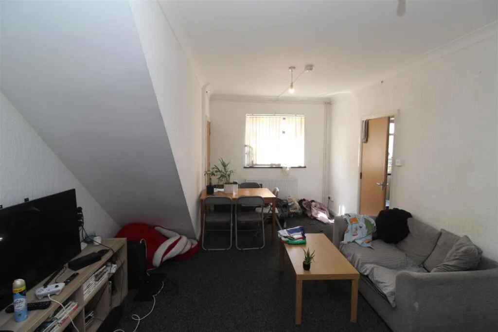 4 bedroom flat for rent