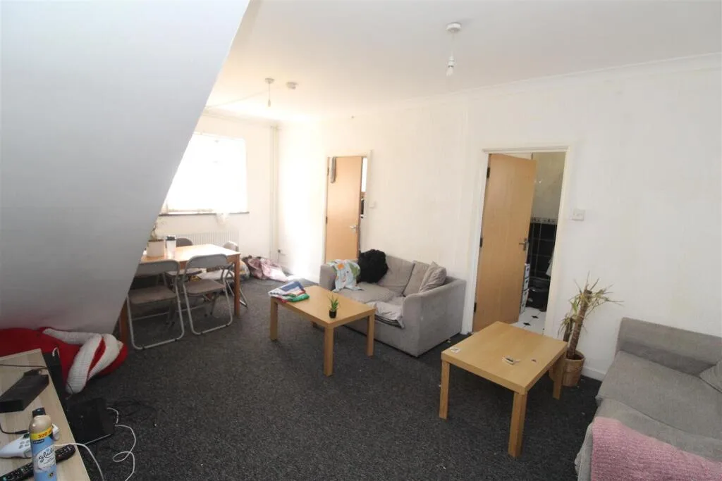 4 bedroom flat for rent