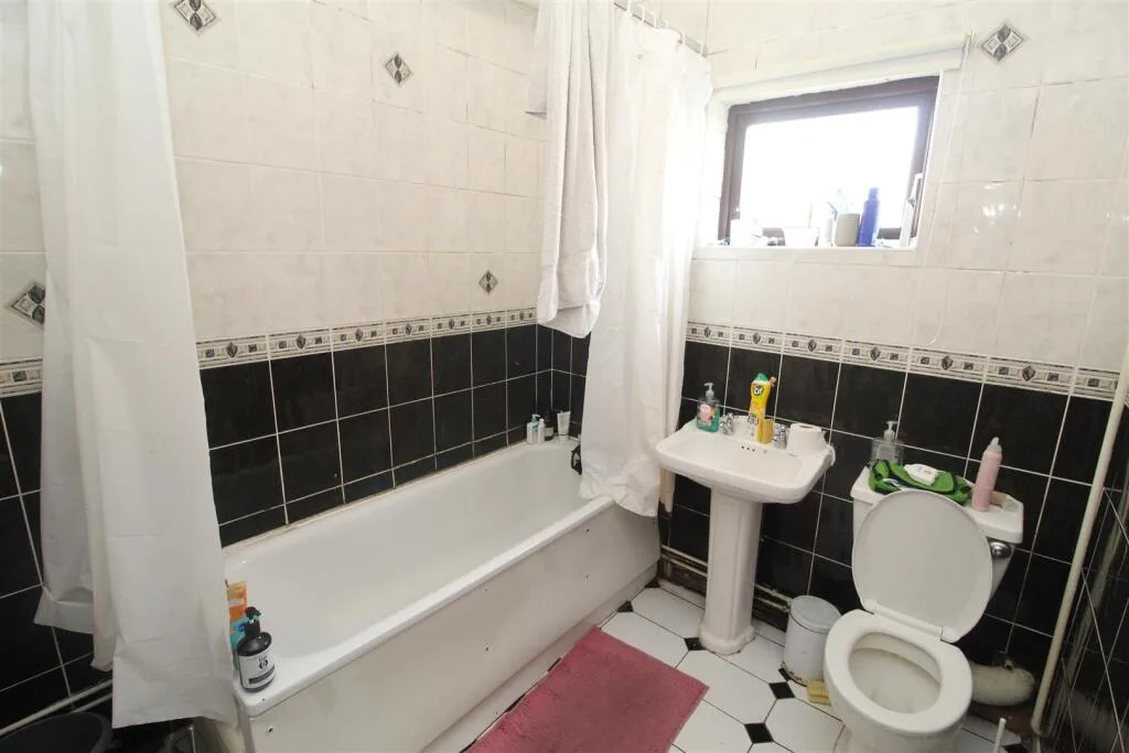 4 bedroom flat for rent