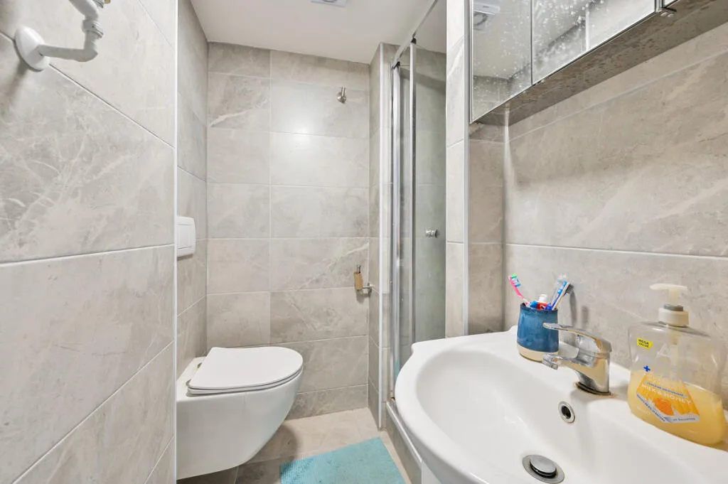 5 bedroom flat for rent