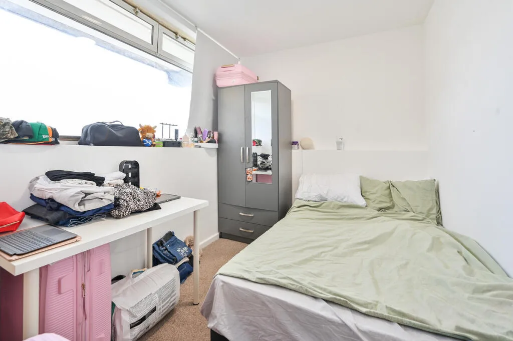 5 bedroom flat for rent