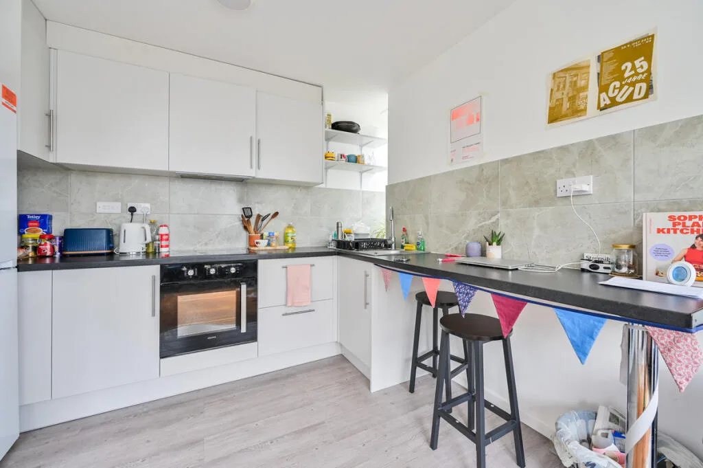 5 bedroom flat for rent