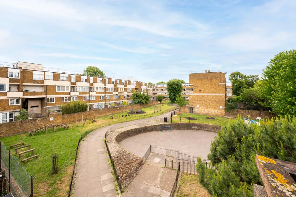 5 bedroom flat for rent