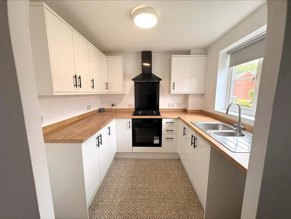 2 bedroom end of terrace house for rent
