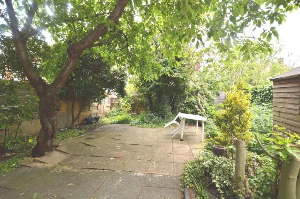 1 bedroom maisonette for rent