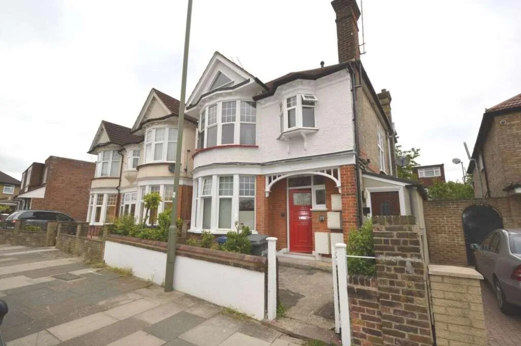 1 bedroom maisonette for rent