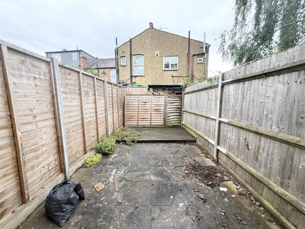 2 bedroom house for rent