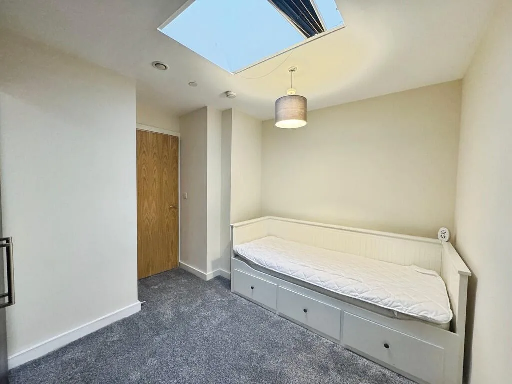 2 bedroom penthouse for rent