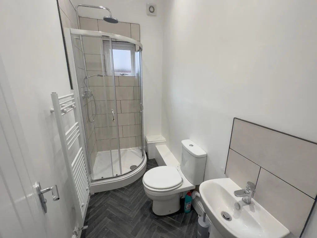 1 bedroom house share for rent