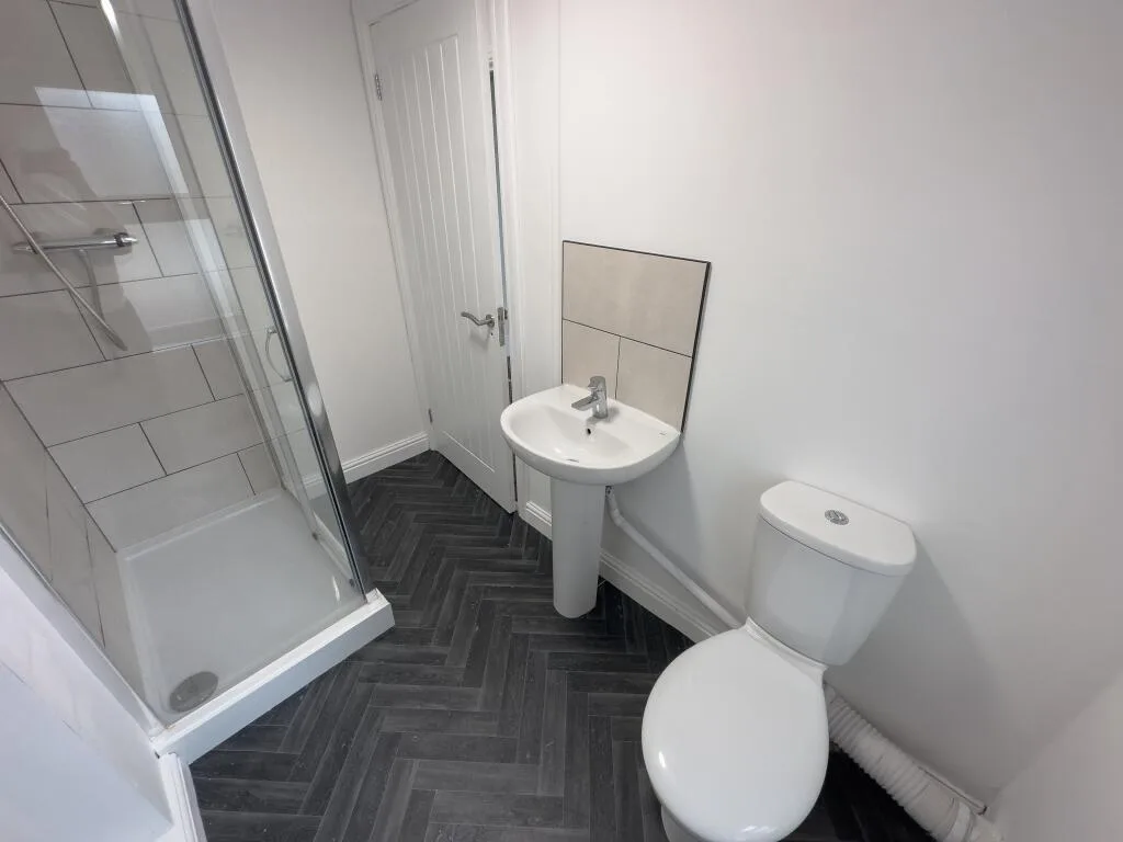 1 bedroom house share for rent