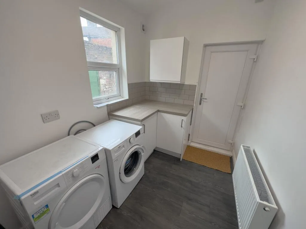 1 bedroom house share for rent