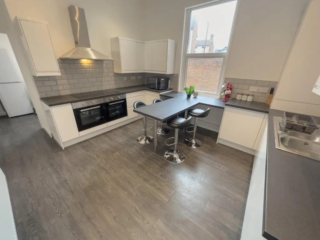 1 bedroom house share for rent