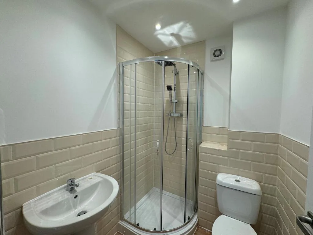 1 bedroom house share for rent
