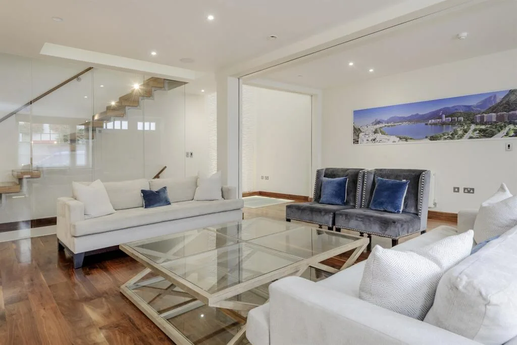 3 bedroom mews property for rent