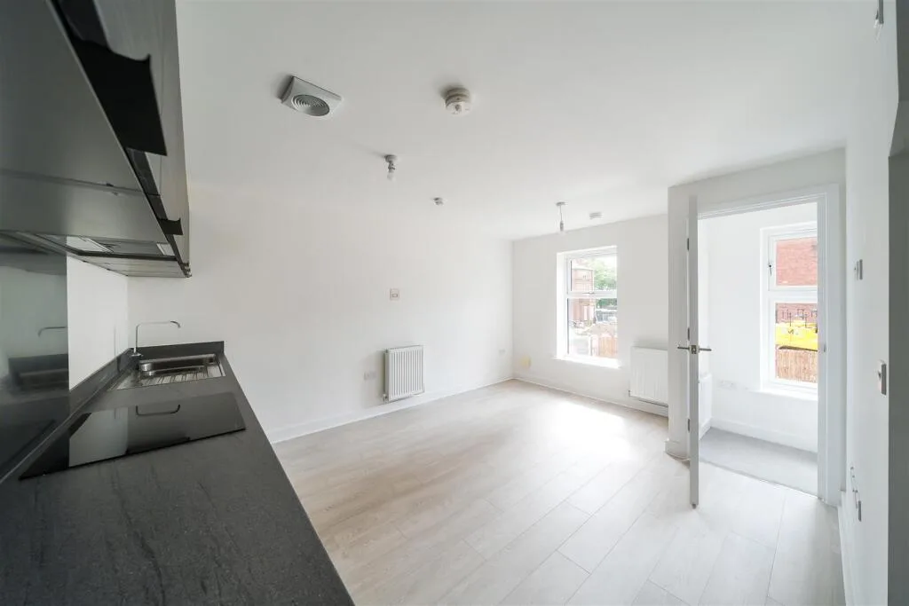 2 bedroom town house for rent