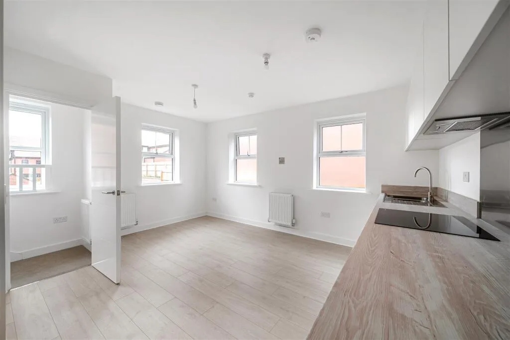 2 bedroom town house for rent