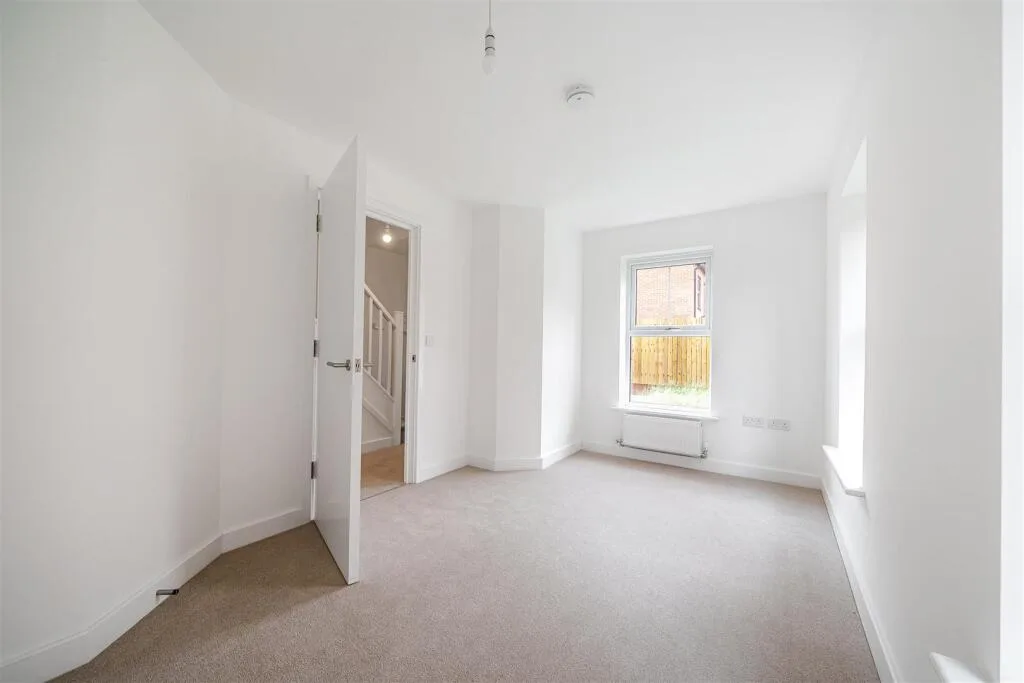 2 bedroom town house for rent